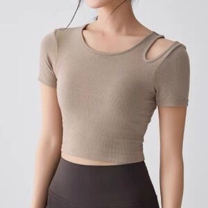 Women’s Fitted Sports Crop Top with Built-In Bra Pads